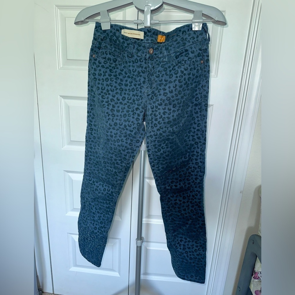 Anthropologie Pilcro Blue Leopard Print Cropped Jeans